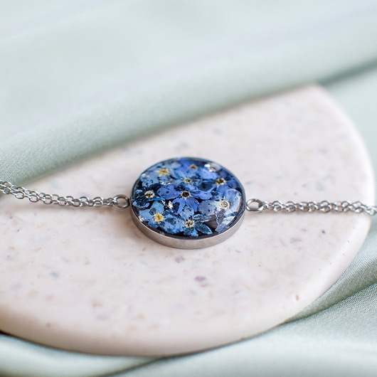 bransoletki z żywicy Bransoletka z niezapominajkami