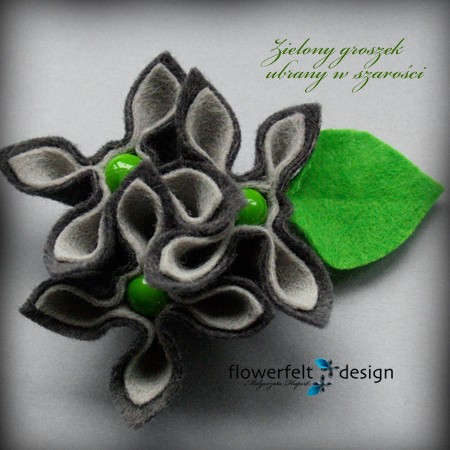 zielony groszek ubrany w szarości... FlowerFelt Design