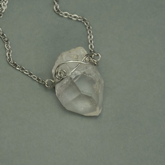naszyjniki - inne Naszyjnik Talizman surowy kryształ górski wire wrapping