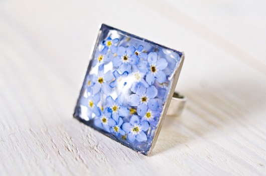 Pierścionek z żywicy z niezapominajkami So Jewelry