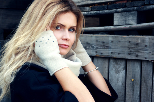 crystal gloves / beige cashmere EWE EME