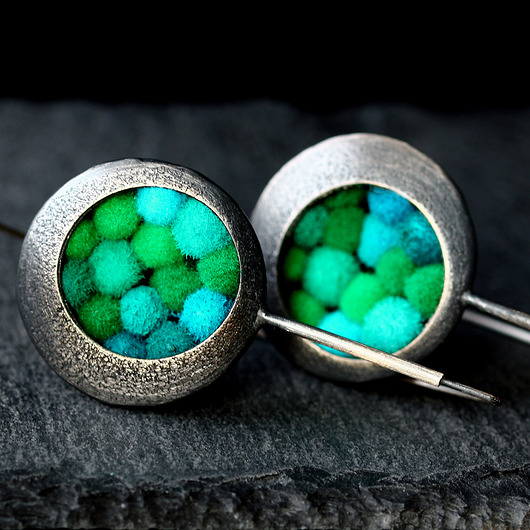 kolczyki wire wrapping Szmaragdowo zielone kolczyki z turkusowym akcentem