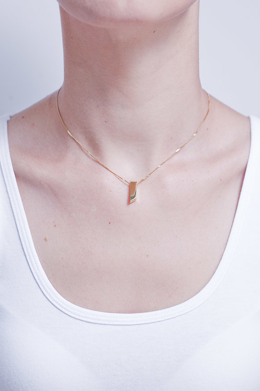 wisiorek krótki z kolekcji EDGY/ ROYAL Daria Siwiak Jewellery
