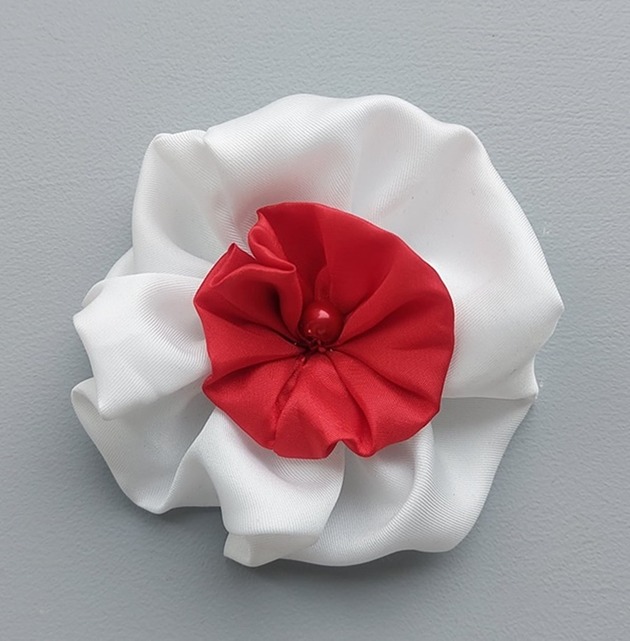 broszki Broszka biało-czerwona