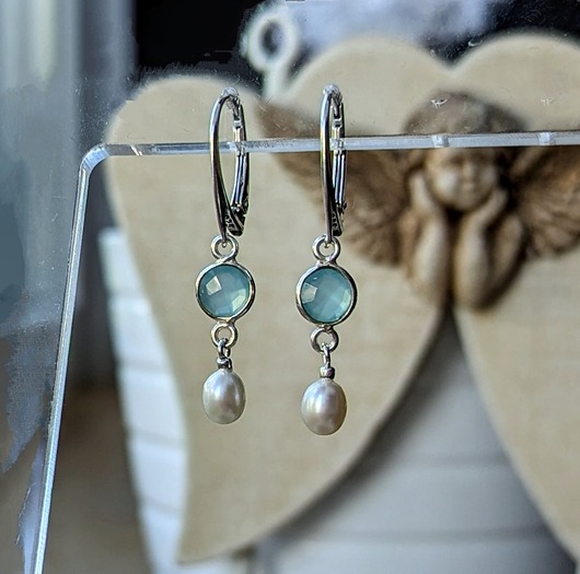 kolczyki srebrne Aqua chalcedon z perełką, srebrne kolczyki