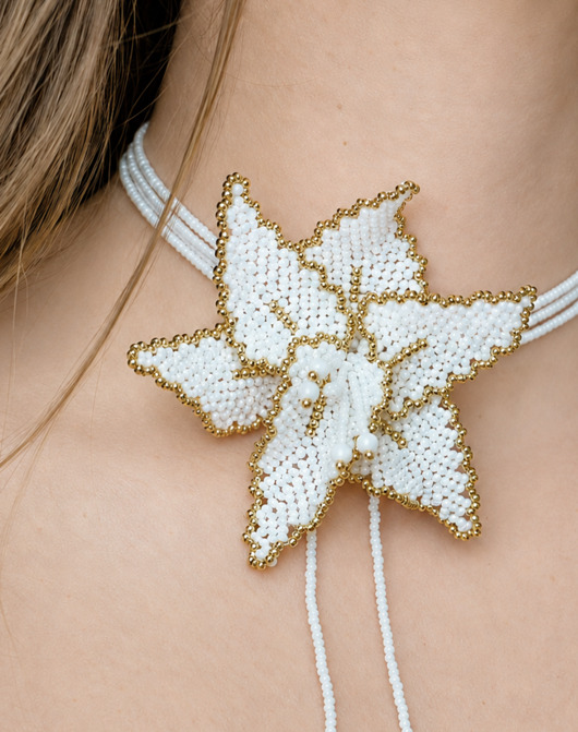 chokery Biała orchidea - naszyjnik choker z koralików