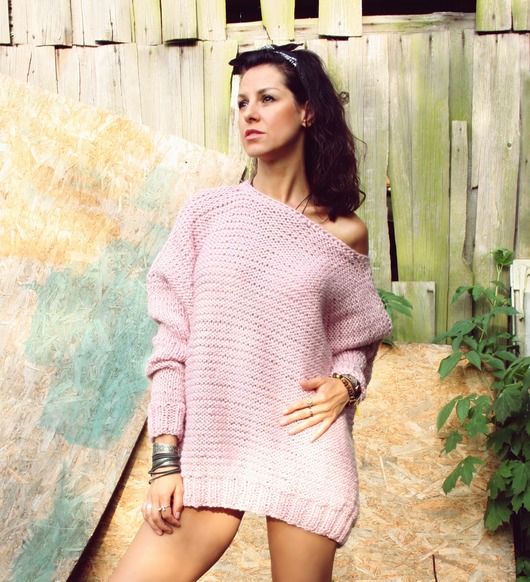 swetry damskie  Sweter handmade oversize  z wełną  pudrowy róż