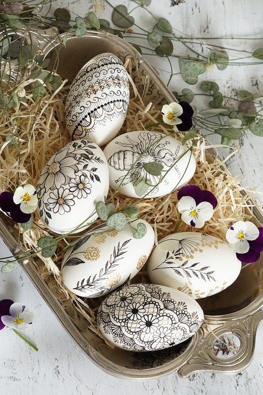 jajka wielkanocne Pisanka tradycyjna w bieli