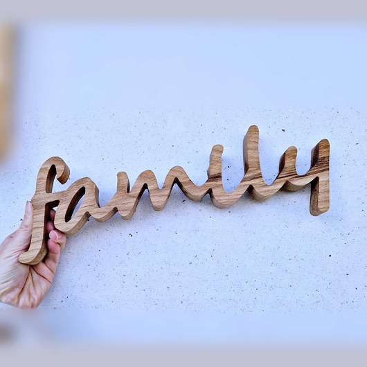napisy dekoracyjne i tabliczki Drewniany napis family z drewna, stojący dąb