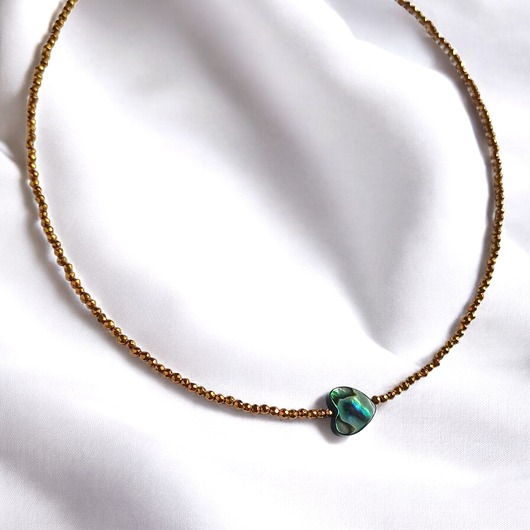 chokery Choker z serduszkiem : muszla PAUA, hematyt złoty