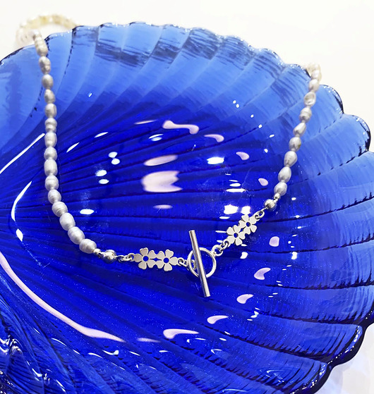 wisiory Flora- Naszyjnik- Perły- Niezapominajka