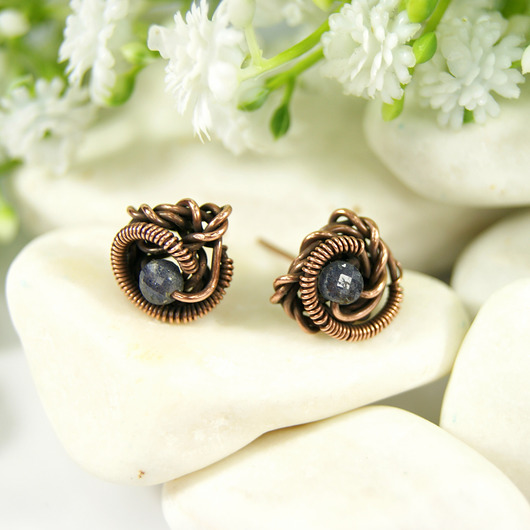 kolczyki wire wrapping Kolczyki sztyfty z szafirami
