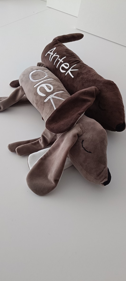 przytulanki dla niemowląt i dzieci Piesek - jamnik - pamiątka narodzin haft kolory