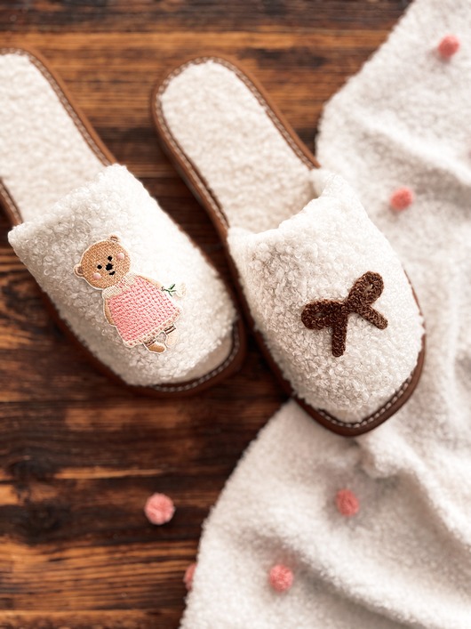 kapcie damskie Kapcie miś z kokardą Dzień Babci