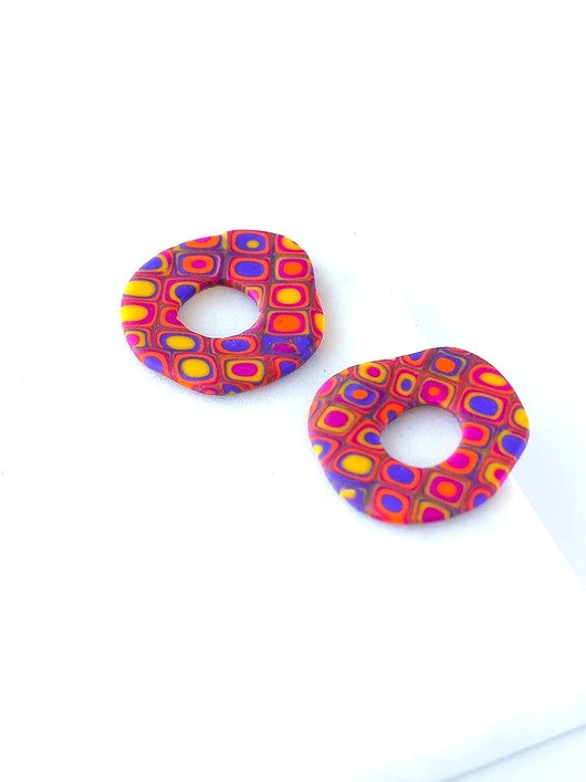 kolczyki z masy plastycznej Kolczyki wkrętki - donuty TRUE COLORS