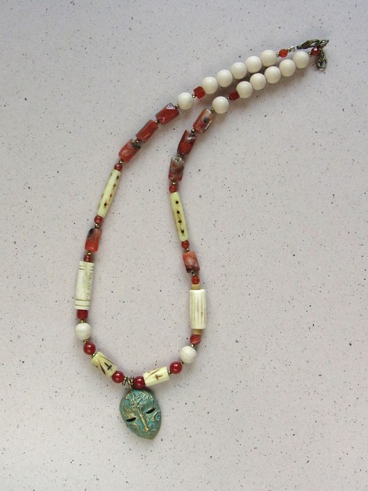 naszyjniki - inne Naszyjnik z maską afrykańską