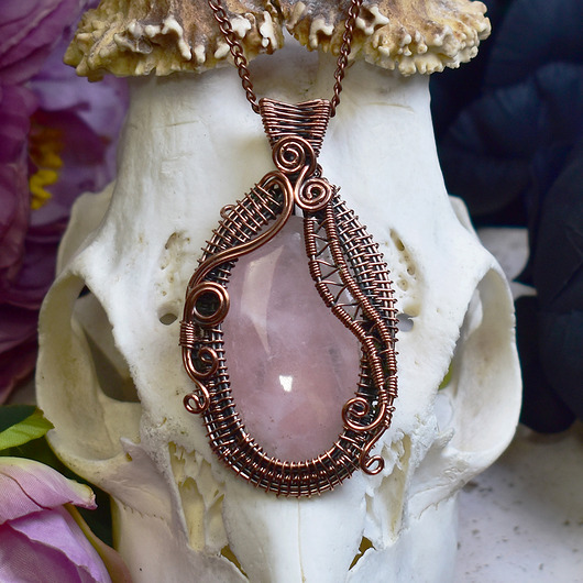 wisiory Miedziany wisiorek wire wrapping z różowym kwarcem