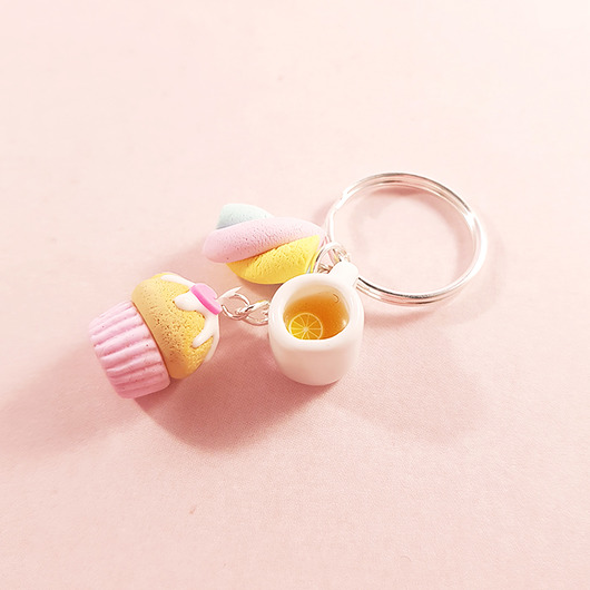 Babeczka i herbata słodki brelok do kluczy fimo Lemon Lovely