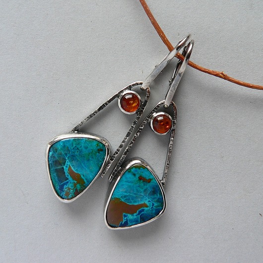 kolczyki srebrne Kolczyki srebrne -szatukit i bursztyn koniakowy-