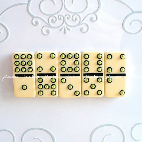 Domino magnesy jelonkaa