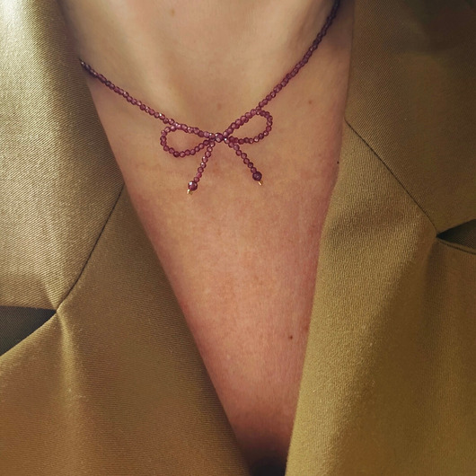 złote naszyjniki Naszyjnik Granat z kokardą