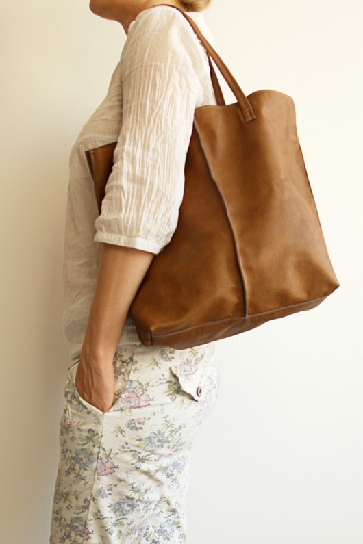 Camel medium tote   Pansy