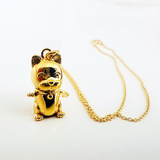 złote naszyjniki MANEKI NEKO Naszyjnik z  kotem, złoty kotek na szczęście