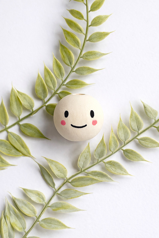 akcesoria różne Ręcznie malowany koralik buźka 3 cm