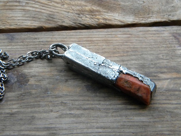 biżuteria męska Kloc z  surowym rubinem   - naszyjnik