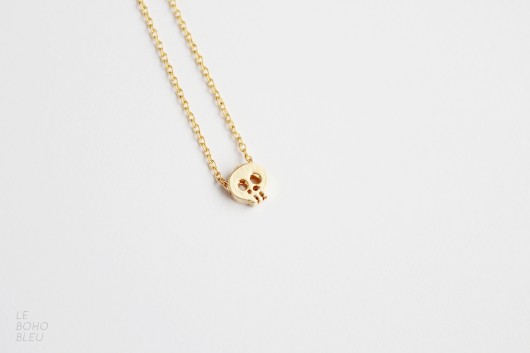 złote naszyjniki 16k Gold Plated Matt Tiny Skull Necklace