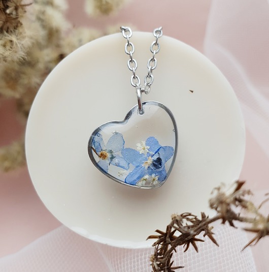 Naszyjnik serduszko z niezapominajką Jaskółcze ziele handmade 