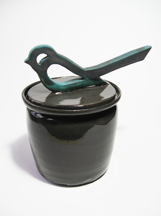 cukiernice Ceramiczny pojemnik z ptaszkiem na pokrywce