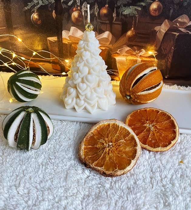 świeczniki i świece Świeca ekologiczna sojowa dekoracyjna "Christmas Tree " 100x84mm