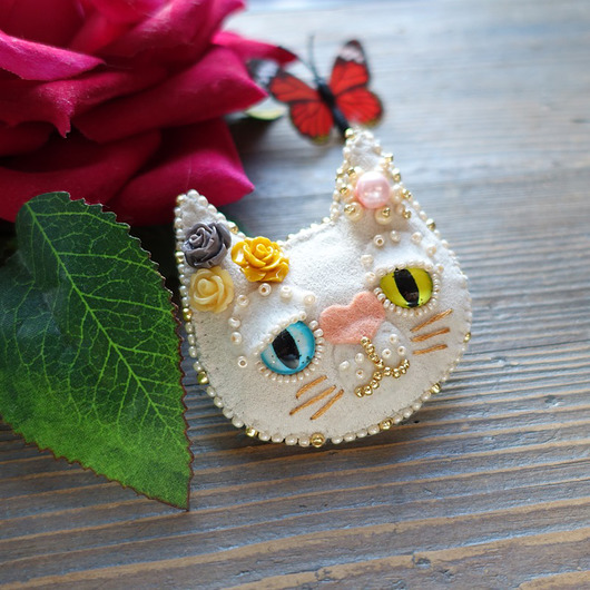 Kocia broszka- kot angora turecka Mró Soutache