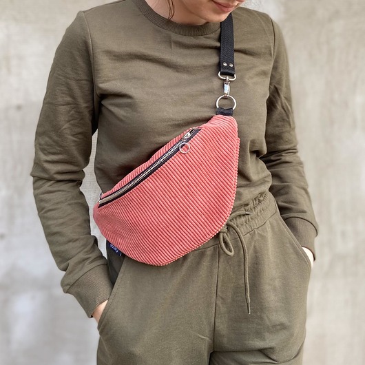 saszetka nerka Sztruksowa nerka róż