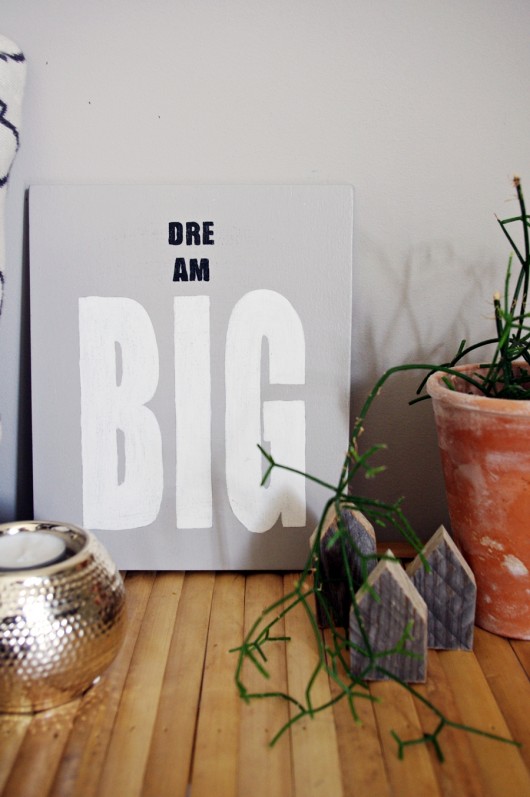 Typografia na sklejce DREAM BIG Any THING