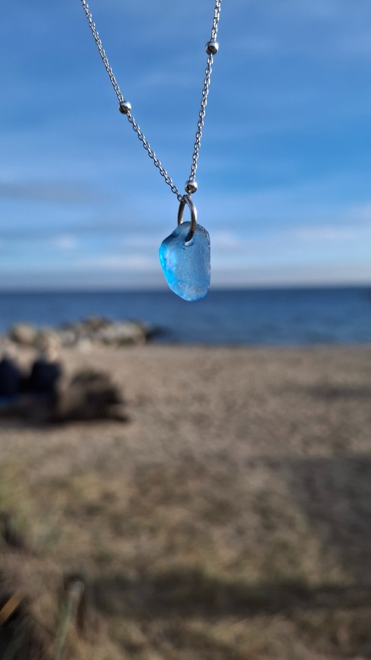 srebrne naszyjniki Delikatny naszyjnik z prawdziwym szkłem morskim