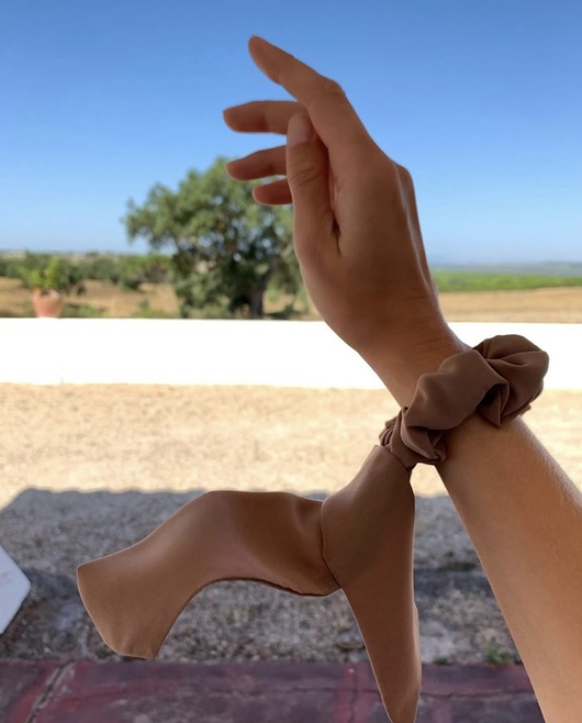 gumki do włosów Scrunchie do włosów Cappuccino z odwiązywaną szarfą 47 cm