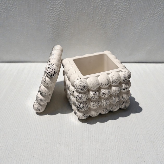 dodatki - różne Pudełko z przykrywką