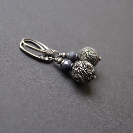 kolczyki z kamieniami Kolczyki Jeżyki z szafirem