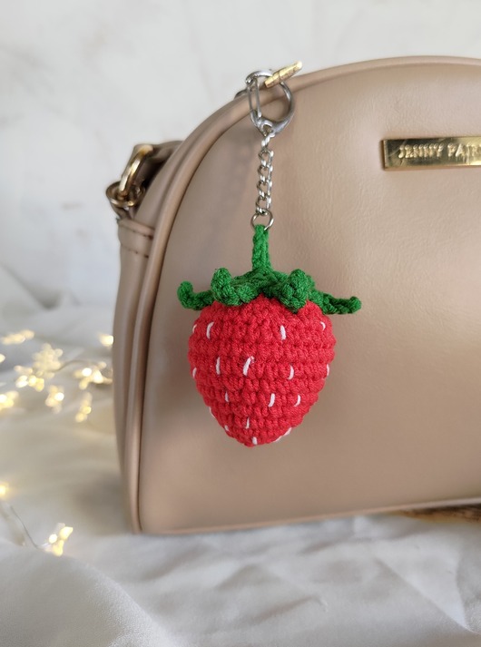 breloki Brelok truskawka, Brelok do kluczy, Brelok dla dziecka, Zawieszka truskawka