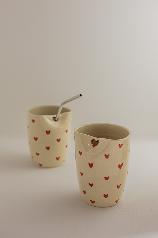 kubki Duże kubki w serduszka z otworem na słomkę