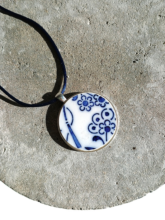 wisiory Naszyjnik w kobaltowe kwiaty