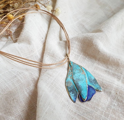 wisiory Wisior artystyczny mosiądz tulipan patynowany duży