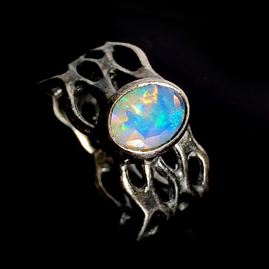 obrączki Tęczowy opal w ażurowej obrączce
