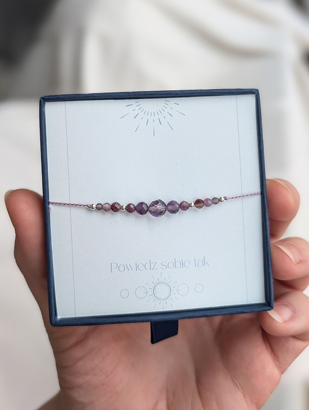 bransoletki z kamieni naturalnych Violet witch - ametyst i turmalin na jedwabnej nici