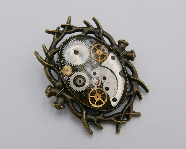 broszki Mechaniczna broszka 143