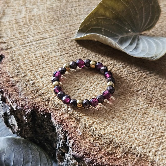 pierścionki elastyczne Pierścionek z granatem i hematytem