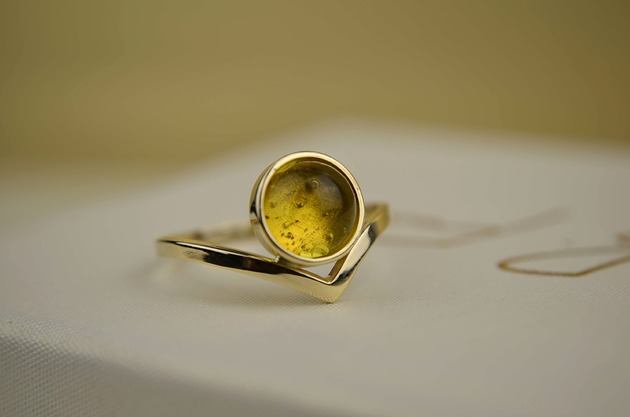 pierścionki złote Złoty pierścionek z bursztynem pr. 585