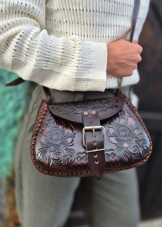 torby na ramię Torebka skórzana Folklora ciemnobrązowa kwiaty ręcznie robiona